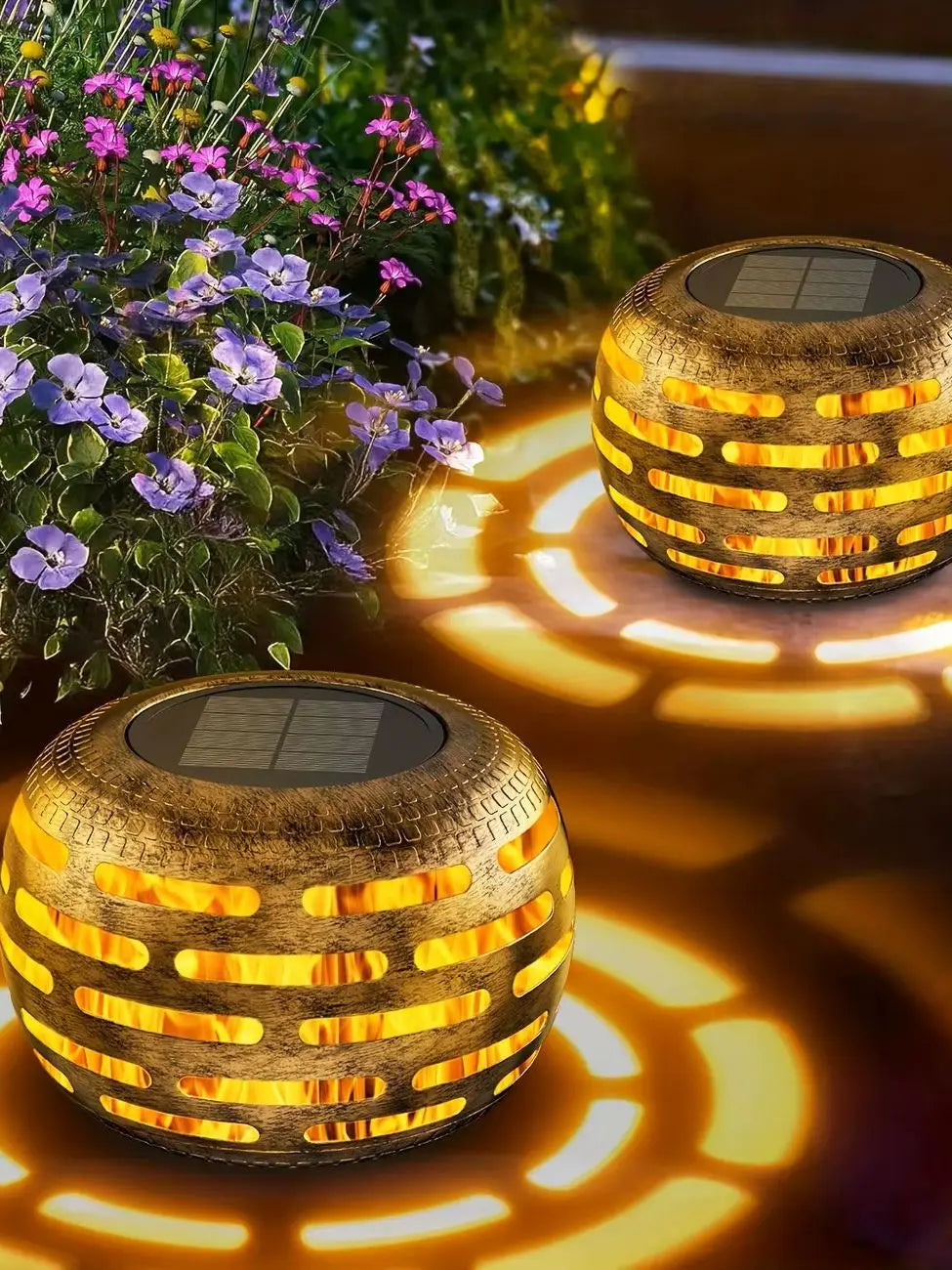 Solar Lanterns Hollow Out Retro Metal Solar Lights Outdoor Waterproof Light Flickering Solar LED